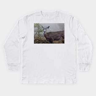 Through the fog - White-tailed Deer Kids Long Sleeve T-Shirt